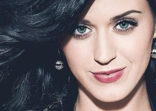 Taylor Swift mi Katy Perry mi daha güzel?