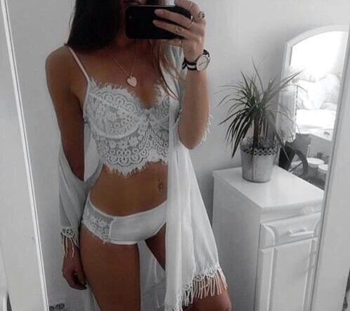Ilk gece icin jartiyer mi yoksa daha sade bir ic camasiri mi? ;) ?