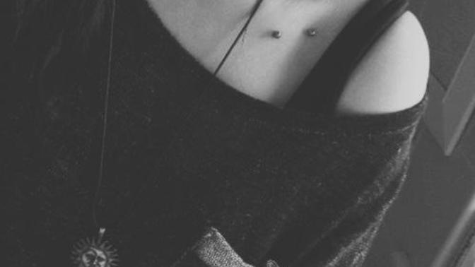 Köprücük kemiğine piercing?