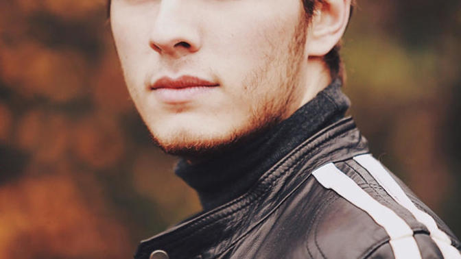 Kim daha yakışıklı?