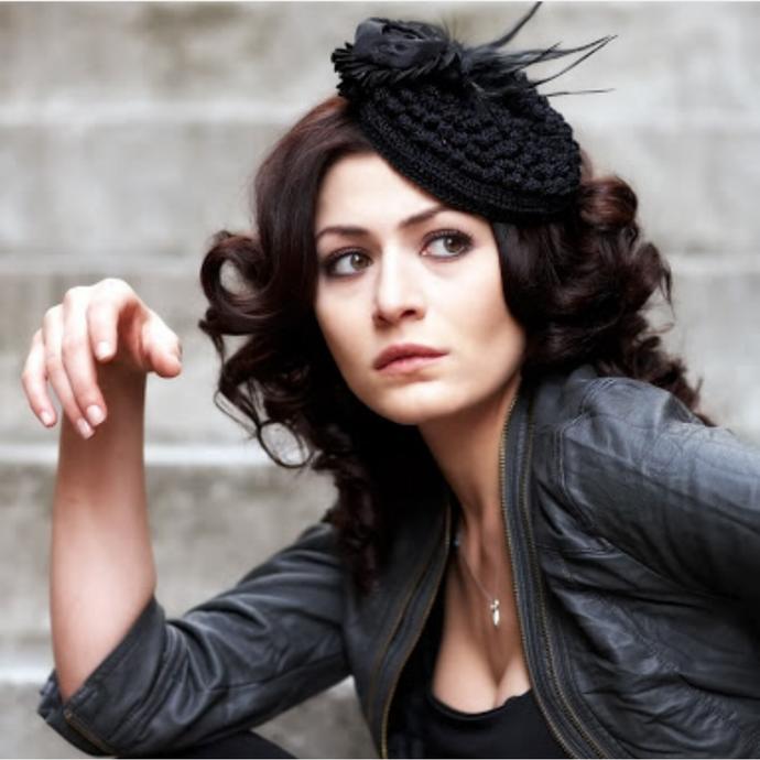 Naz Elmas mı yoksa Deniz Çakır mi daha Seksi ve güzel?
