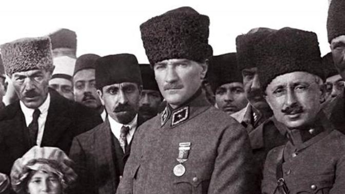 Mustafa Kemal askerlikten ne zaman istifa etti?