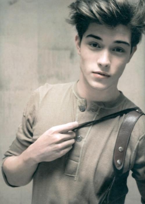 Kızlar, Hangisi daha yakışıklı?