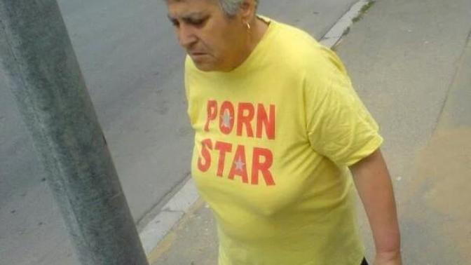 Anlamını bilmediğiniz yazılı t shirt'ler giyer misiniz :D?