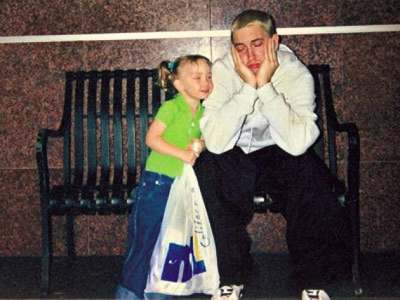 Eminem sizce yakışıklı mı?