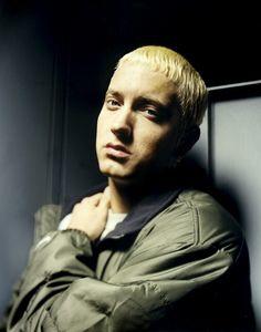 Eminem sizce yakışıklı mı?