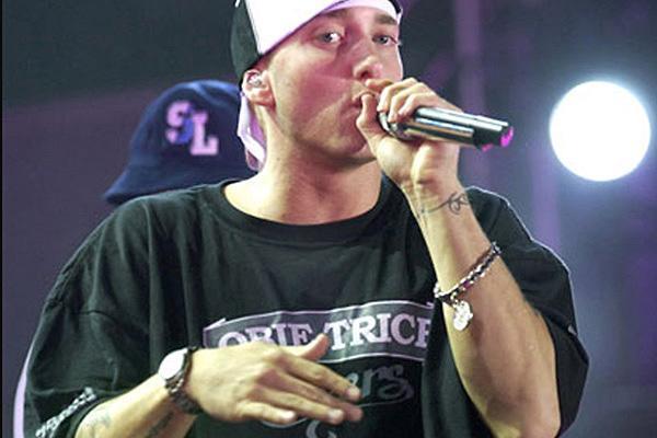 Eminem sizce yakışıklı mı?