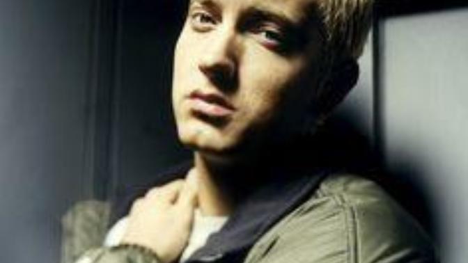 Eminem sizce yakışıklı mı?