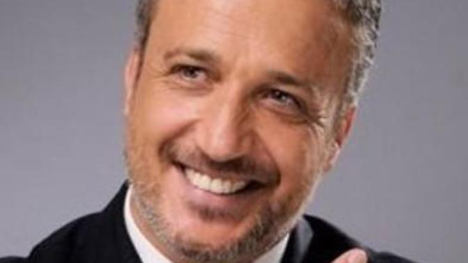 Bu adam ( tekin temel) cok karizmatik değil mi :) yalnız ben mi olgun erkeklerden hoşlanıyorum?