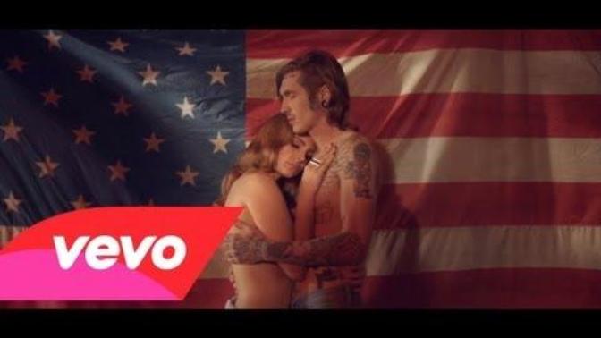Lana Del Rey'in neden şarkıları hep hüzünlü? Ve bu tarzı ona çok yakışıyor?