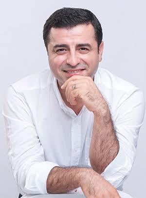 Sizce Selahattin DEMIRTAS cok karizmatik bir lider degil mi?