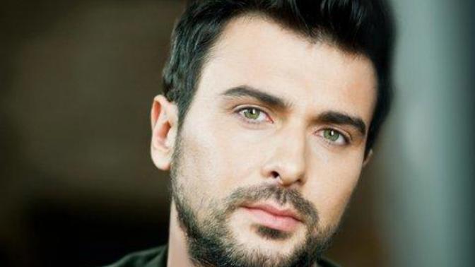 Kızlar, Gökhan tepe yakisikli bir adam mi sizce?