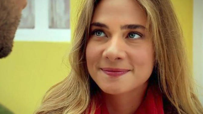 Şu kıza benzeyen biri var mı sitede?