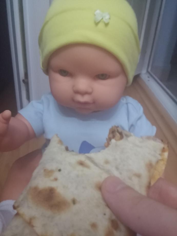 5 aylık bebeğe lahmacun yedirilir mi(resimli)?