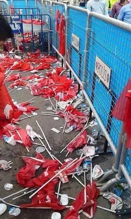 Türk bayrağını yere atanların  HDP'ye hain, terörist demesi ne kadar inandırıcı?