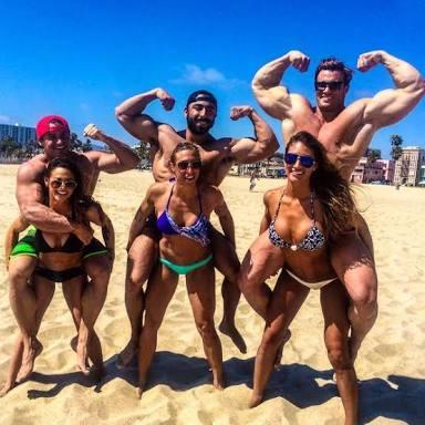 Calum Von Moger i beğenmemiş olan kızlar! Bu fotolara ne diyceksiniz? Calum armudun iyisini yerkene?
