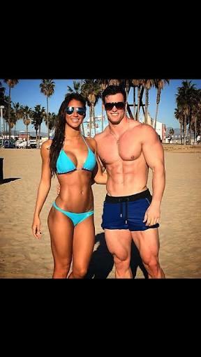 Calum Von Moger i beğenmemiş olan kızlar! Bu fotolara ne diyceksiniz? Calum armudun iyisini yerkene?