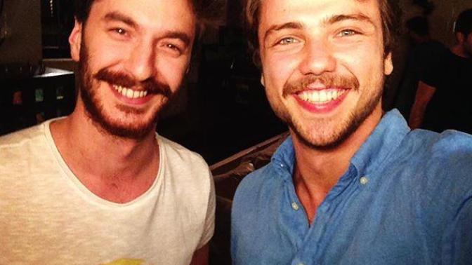 Kızlar, Tolga sarıtaş sizce yakışıklı deilmi ?
