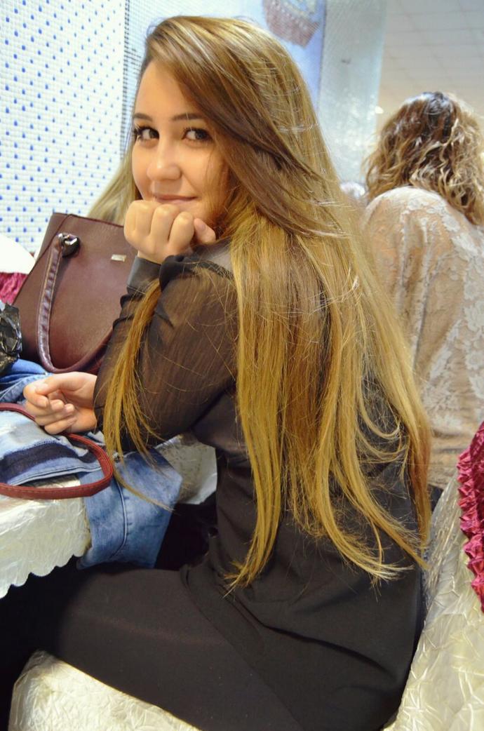 Saç rengi önerisi istiyorum Biligisi olanlar lütfen Resimli?