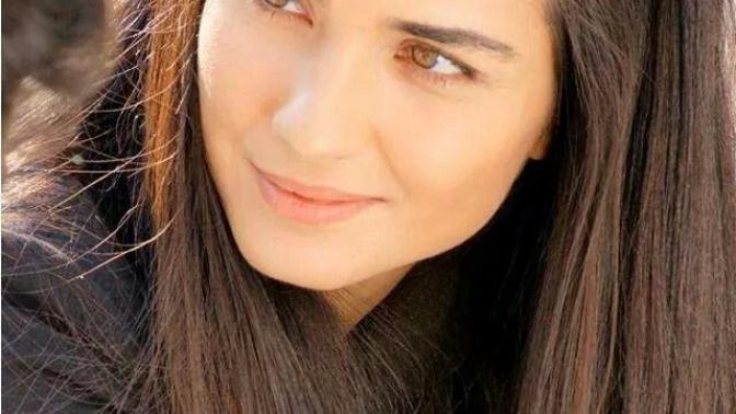 Tuba büyüküstün sizce nasıl bir kız herkes beni ona benzetiyor ama güzelmi sizce?