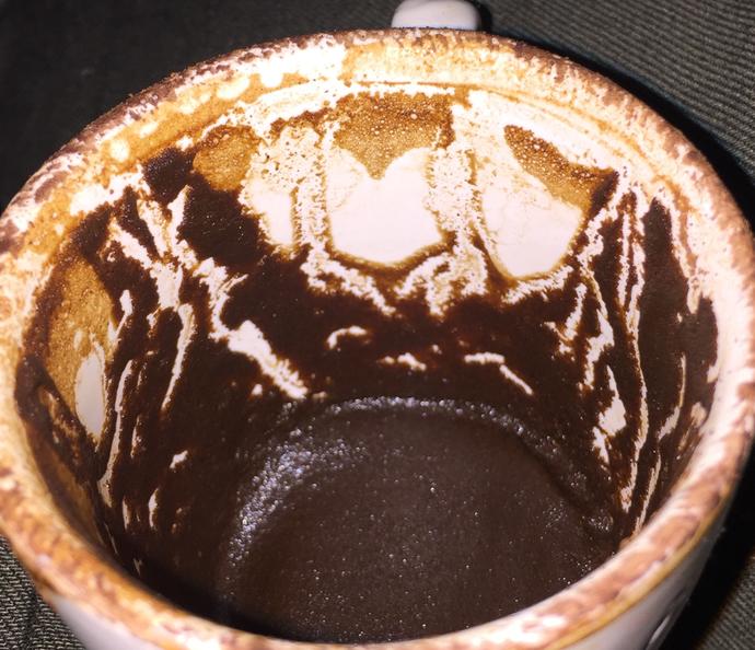 Kahve falı hazır, bakmak istiyen güzel insanlar var mı (Resimlidir.) ?