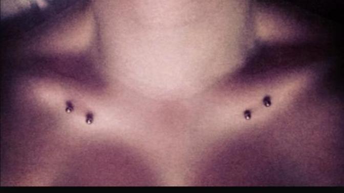 Köprücük kemiği piercing?