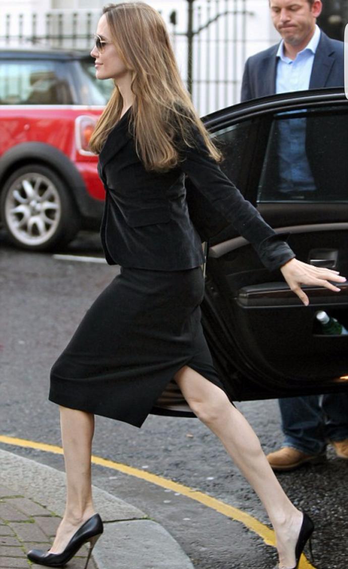 Angelina Jolie'nin bacakları nasıl sizce?