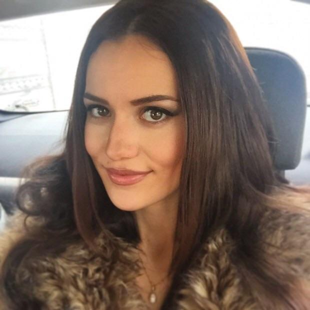 Fahriye evcen vs adriana lima?