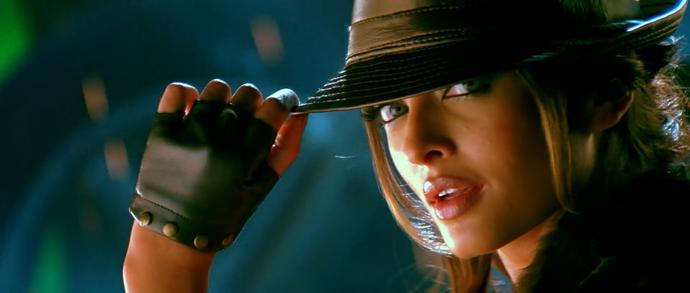 Fahriye evcen vs aishwarya rai?