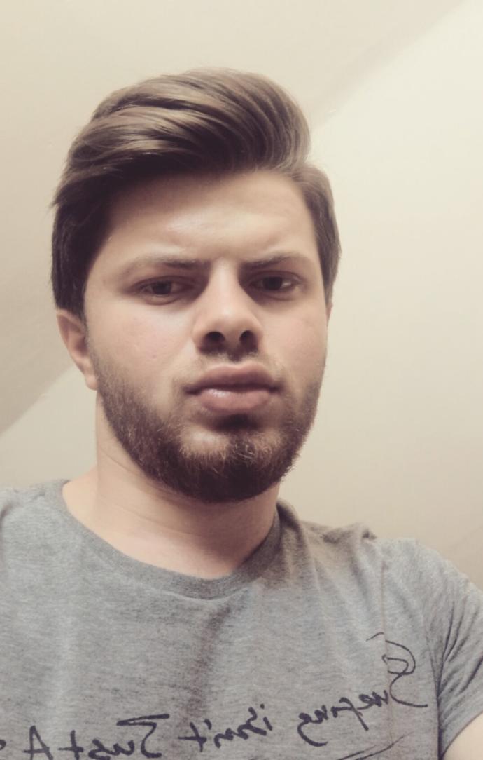Sitede Kıvanç'a benzeyen erkek yokmu?