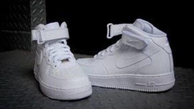 Arkadaşlar nike airforce bilekli mi bileksiz mi daha iyi sizce?