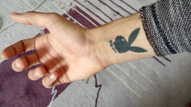 Playboy dövmemi, hangi dövmeyle kapatabilirim?