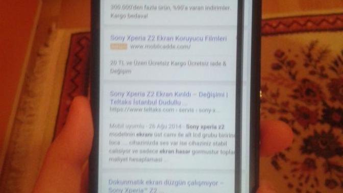 Kardeşimin sony Xperia z2 telefonu elinden düşmüş ve ekranda garip bir çizgi var anlayan var mı?