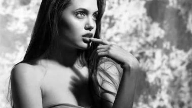 Angelina Jolie'nin 16 yaşındaki fotoğrafları hakkında ne düşünüyorsunuz?