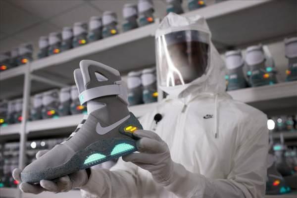 Nike Geleceğe Dönüş Filmindeki Marty'nin Giydiği Ayakkabıları 2016'da Satışa Çıkaracak! Duydunuz mu?