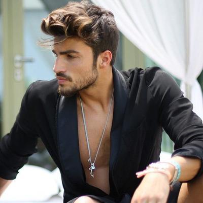 Jon Kortajarena mı daha yakışıklı Mariano Di Vaio mu?