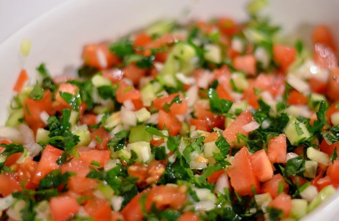 Salata sever misiniz?