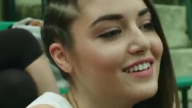 Yandan örgülü saç modeli nasıl sizce?
