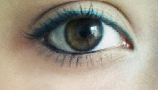 Yeşil eyeliner olmuş mu?