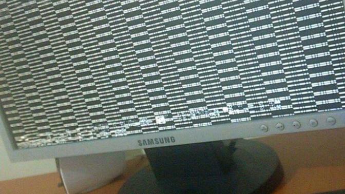 PC monitöründe karıncalanma sorunu yardım?