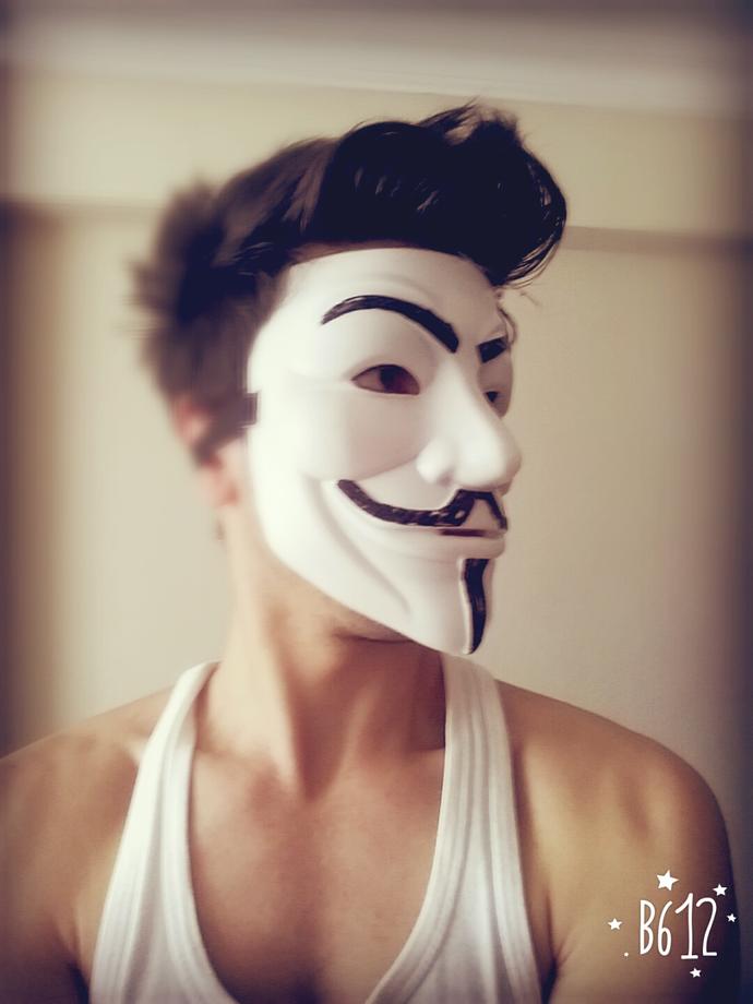 Vendetta mask hangi foto daha iyi?
