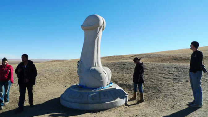 Fotoğraftaki Penis Heykeli Türkiyede Olsa Ne Olurdu :) ?