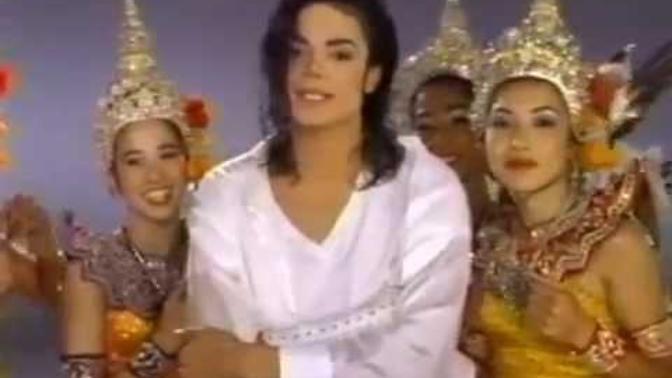 Ben bu adama ölürüm. Ya şu gülüşü kalbimi kudurtuyor ya Michael Jackson baksanıza?