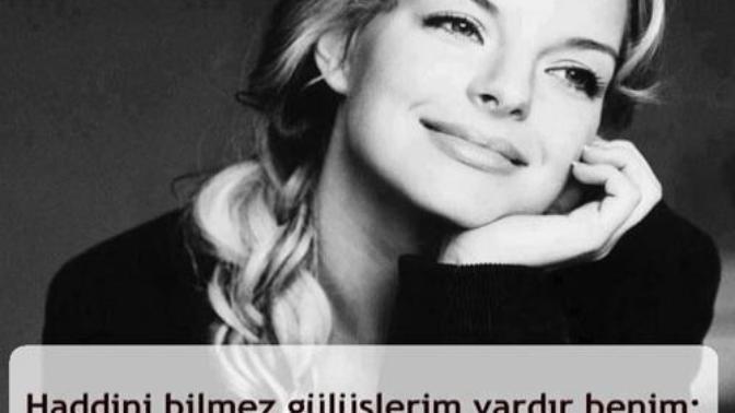 Öyle bir gülüyor ki sanırsın... boşluğu doldurun?