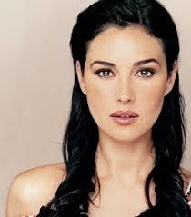 Monica belluci gerçekten çok güzel kadın dimi?😘😘😘😘😘😘😘😘😊😊?