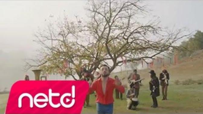 Arkadaslar mabel matizin bu sarkisinda farkli bir dilde cumle var turkcesini bilen var mı kiii?
