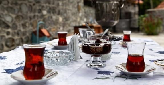 Ömrünüzde çayı sadece reçelle içtiniz mi :) ?