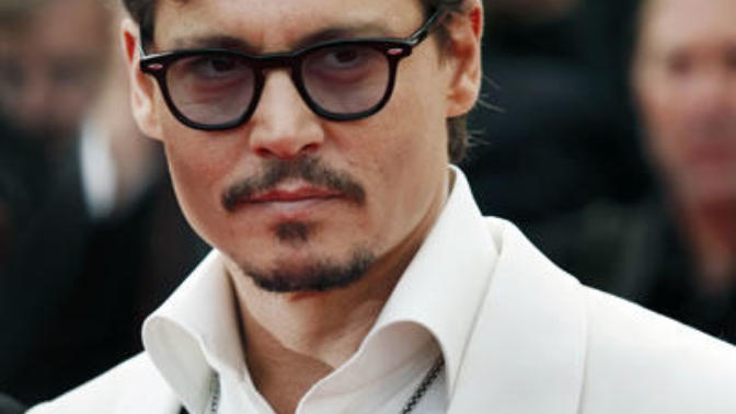 JOHNNY DEPP:FİLMLERDE OYNADIĞIM TÜM KARAKTERLER EŞCİNSEL MİŞ?