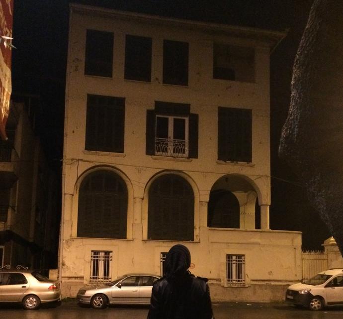 Odanızın duvarına ne asılı şu an? Poster mi, saat mi, tablo mu, düş kapanı vs mi?