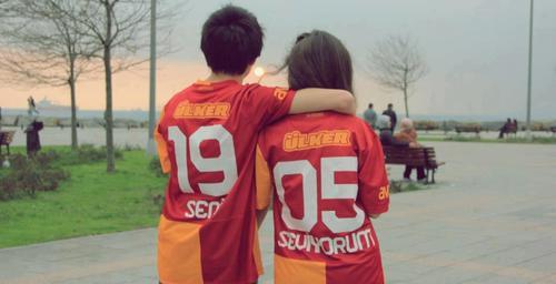 Galatasaraylı kızlar niye bu kadar güzel 💛❤️ ?